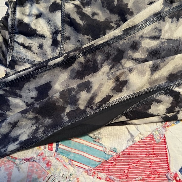 Old navy leggings! - Picture 6 of 8